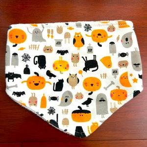 FREE 🐈‍⬛ 🎃 Halloween Bib 🎃 🐈‍⬛